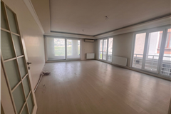 305736 BÜYÜKÇEKMECE CUMHURİYET MAHALLESİNDE GENİŞ ARA KAT DAİRE 