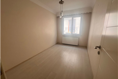 305736 BÜYÜKÇEKMECE CUMHURİYET MAHALLESİNDE GENİŞ ARA KAT DAİRE 