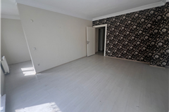 305736 BÜYÜKÇEKMECE CUMHURİYET MAHALLESİNDE GENİŞ ARA KAT DAİRE 