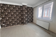 305736 BÜYÜKÇEKMECE CUMHURİYET MAHALLESİNDE GENİŞ ARA KAT DAİRE 