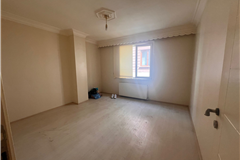 305736 BÜYÜKÇEKMECE CUMHURİYET MAHALLESİNDE GENİŞ ARA KAT DAİRE 