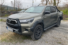 40 - 2022 Toyota Hilux 2.4 D Invincible 2.4 4x4 