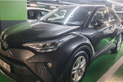 33 - 2023 Toyota C-HR 1.8 Hybrid Flame 