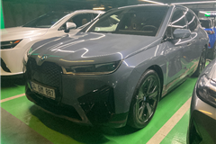 7 - 2022 BMW iX xDrive40 First Edition Sport 