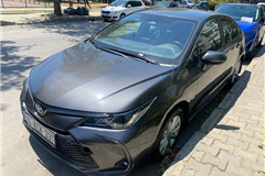 13 - 2023 Toyota Corolla 1.8 Hybrid Dream 