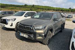 61 - 2022 Toyota Hilux 2.4 D Invincible 2.4 4x4 