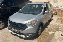 19 - 2017 Dacia Lodgy 1.5 dCi Stepway 7