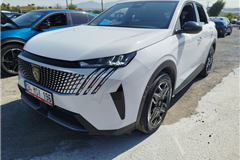 39 - 2025 Peugeot 3008 1.2 PureTech Allure 