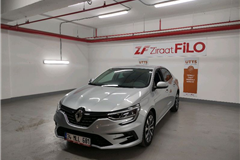 82 - 2024 Renault Megane 1.3 TCe Icon 