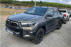 62 - 2022 Toyota Hilux 2.4 D Invincible 2.4 4x4 