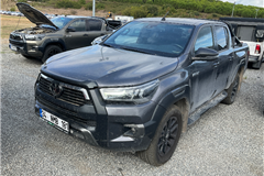 63 - 2022 Toyota Hilux 2.4 D Invincible 2.4 4x4 