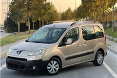 122 - 2011 Peugeot Partner 