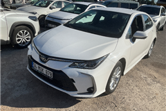 13 - 2024 Toyota Corolla 1.8 Hybrid Dream 