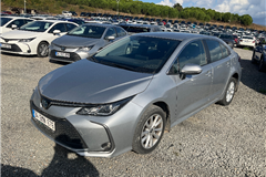 2 - 2023 Toyota Corolla 1.8 Hybrid Dream 