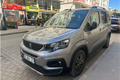46 - 2023 Peugeot Rifter 1.5