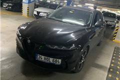 2 - 2023 Alfa Romeo Tonale 1.5 Hybrid Veloce 