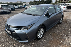 2 - 2024 Toyota Corolla 1.8 Hybrid Dream 