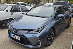 61 - 2023 Toyota Corolla 1.8 Hybrid Flame X-Pack 