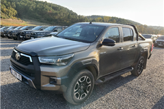 63 - 2023 Toyota Hilux 2.4 D Invincible 2.4 4x4 