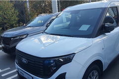 122 - 2025 Ford Tourneo Courier 1.5