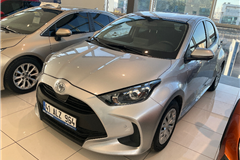 4 - 2022 Toyota Yaris 1.5 Dream Multidrive S 