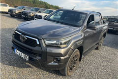 9 - 2022 Toyota Hilux 2.4 D Invincible 2.4 4x4 