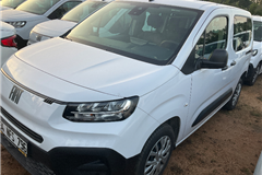 27 - 2025 Fiat Doblo Combi 