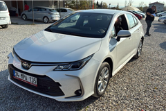 13 - 2024 Toyota Corolla 1.8 Hybrid Dream 