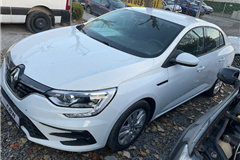 2 - 2023 Renault Megane 1.3 TCe Joy 