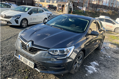 82 - 2024 Renault Megane 1.3 TCe Touch 