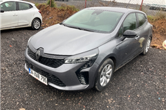 12 - 2023 Renault Clio 1.0 TCe Equilibre 