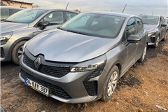 5 - 2023 Renault Clio 1.0 TCe Equilibre 