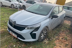10 - 2023 Renault Clio 1.0 TCe Equilibre 