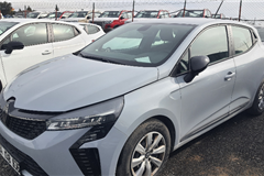 38 - 2023 Renault Clio 1.0 TCe Equilibre 