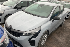 6 - 2023 Renault Clio 1.0 TCe Equilibre 