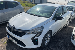 24 - 2023 Renault Clio 1.0 TCe Equilibre 