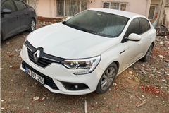 37 - 2020 Renault Megane 