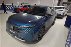 1 - 2025 Peugeot 3008 1.2 Hybrid Allure 