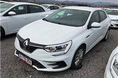 2 - 2022 Renault Megane 1.3 TCe Joy 