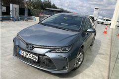 9 - 2023 Toyota Corolla 1.8 Hybrid Dream 