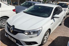 9 - 2020 Renault Megane 1.5 Blue DCI Joy 