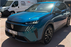 10 - 2025 Peugeot 3008 1.2 Hybrid 