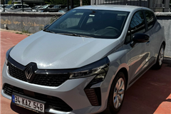 9 - 2023 Renault Clio 1.0 TCe Equilibre 