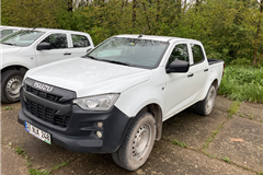 35 - 2022 Isuzu 