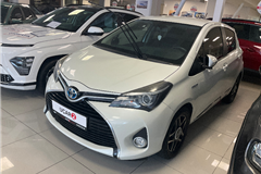 8 - 2016 Toyota Yaris 1.5 Hybrid 