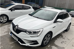 2 - 2023 Renault Megane 1.3 TCe Touch 