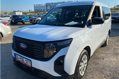 13 - 2025 Ford Tourneo Courier 1.0 DELUXE 