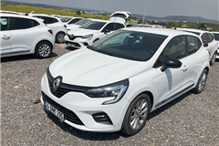2 - 2023 Renault Clio 1.0 TCe Touch 