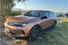 35 - 2025 Opel Grandland 1.2