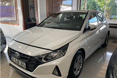 4 - 2023 Hyundai i20 1.4 MPI Jump 